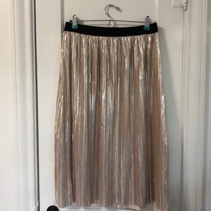Pleated skirt